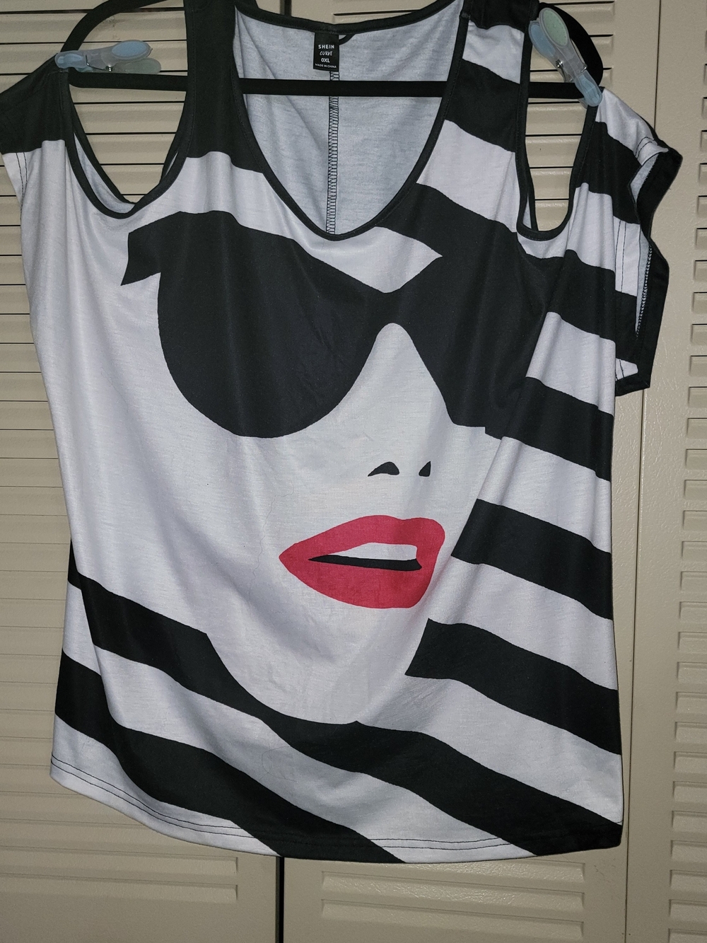 SHEIN Black & White Striped Cold-Shoulder Tee with Red Lip Graphic